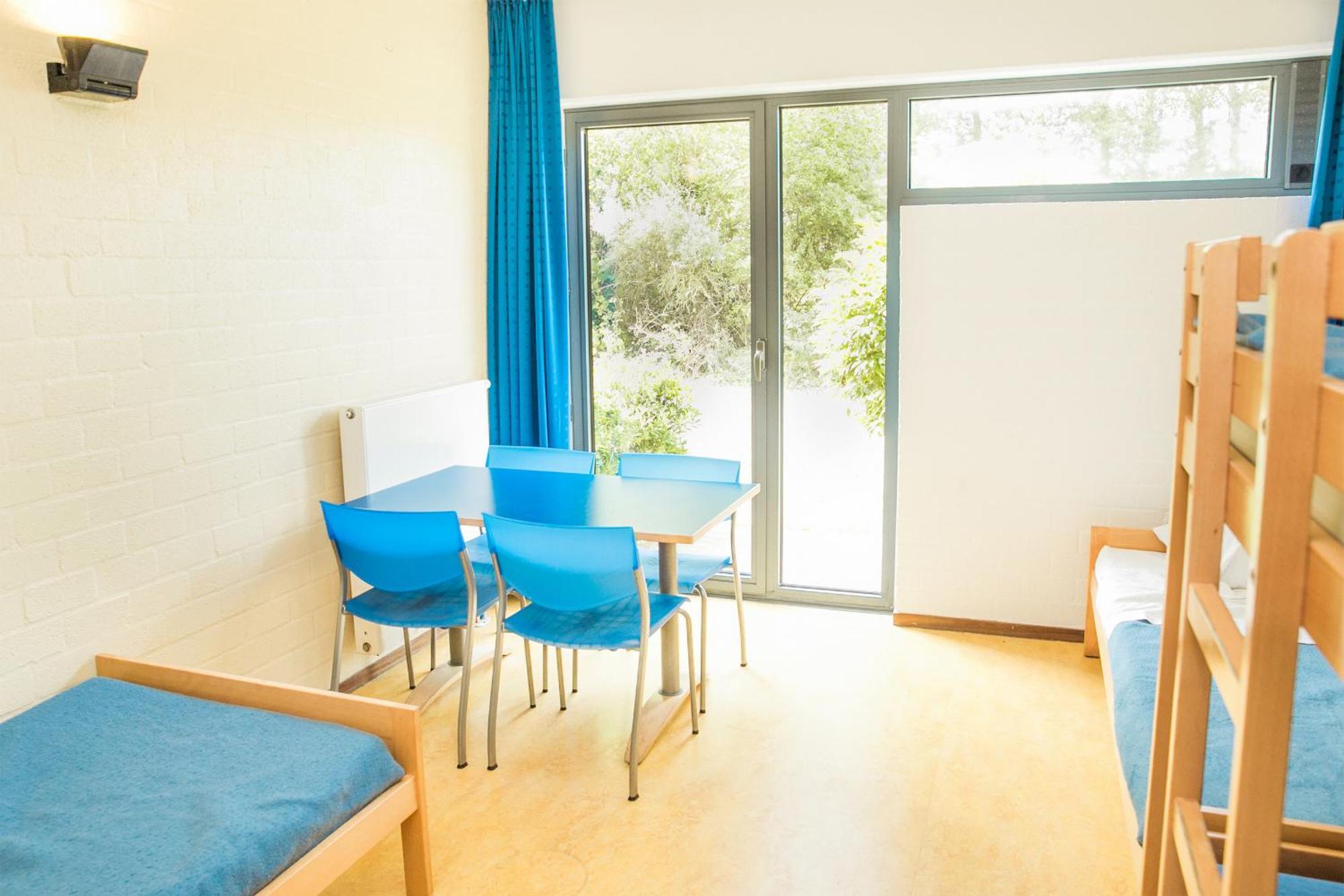 Jeugdherberg De Peerdevisser Oostduinkerke Room photo