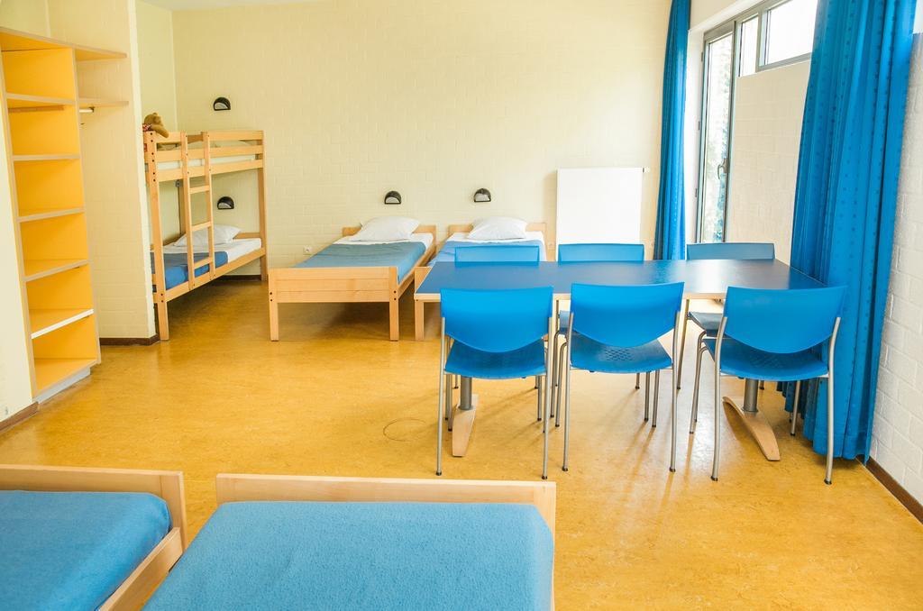 Jeugdherberg De Peerdevisser Oostduinkerke Room photo